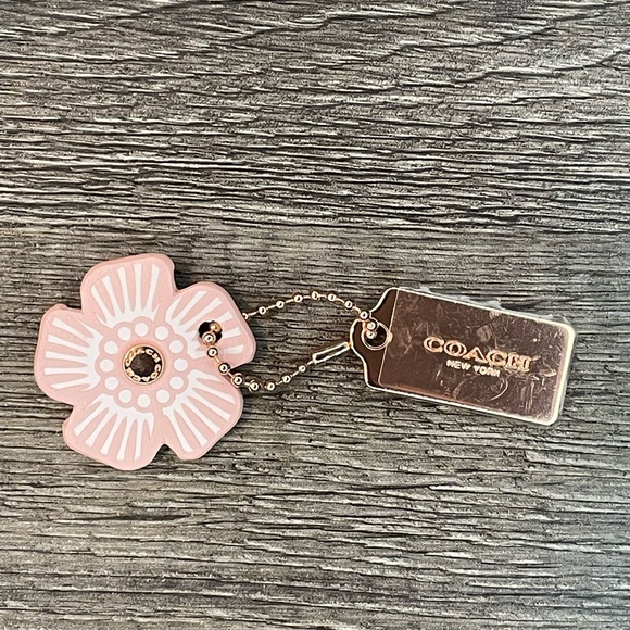 Coach Tea Rose Hangtag - Picture 1 of 4